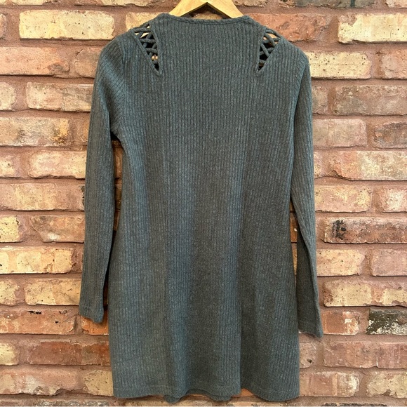 Alya Olive V-Neck Sweater with Cut-Out Shoulders - Picture 5 of 5